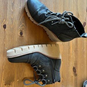 Black with gum color wedge Mia sz 6.5